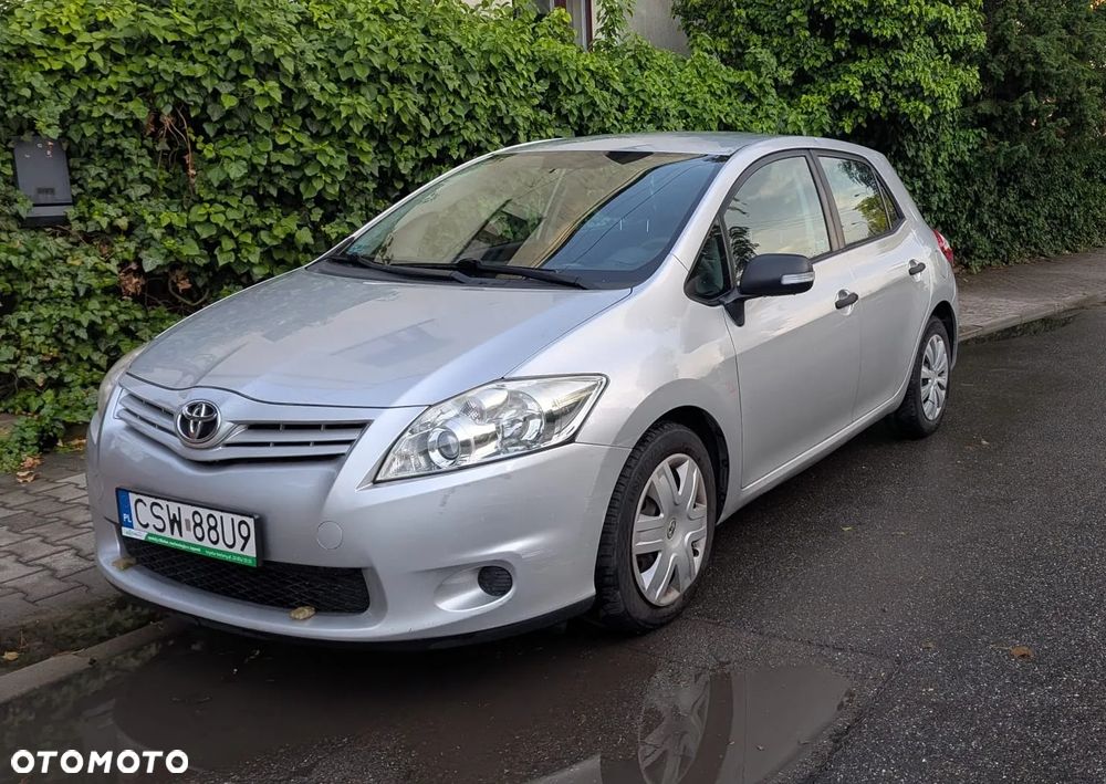 Toyota Auris 1.6 Terra - 1