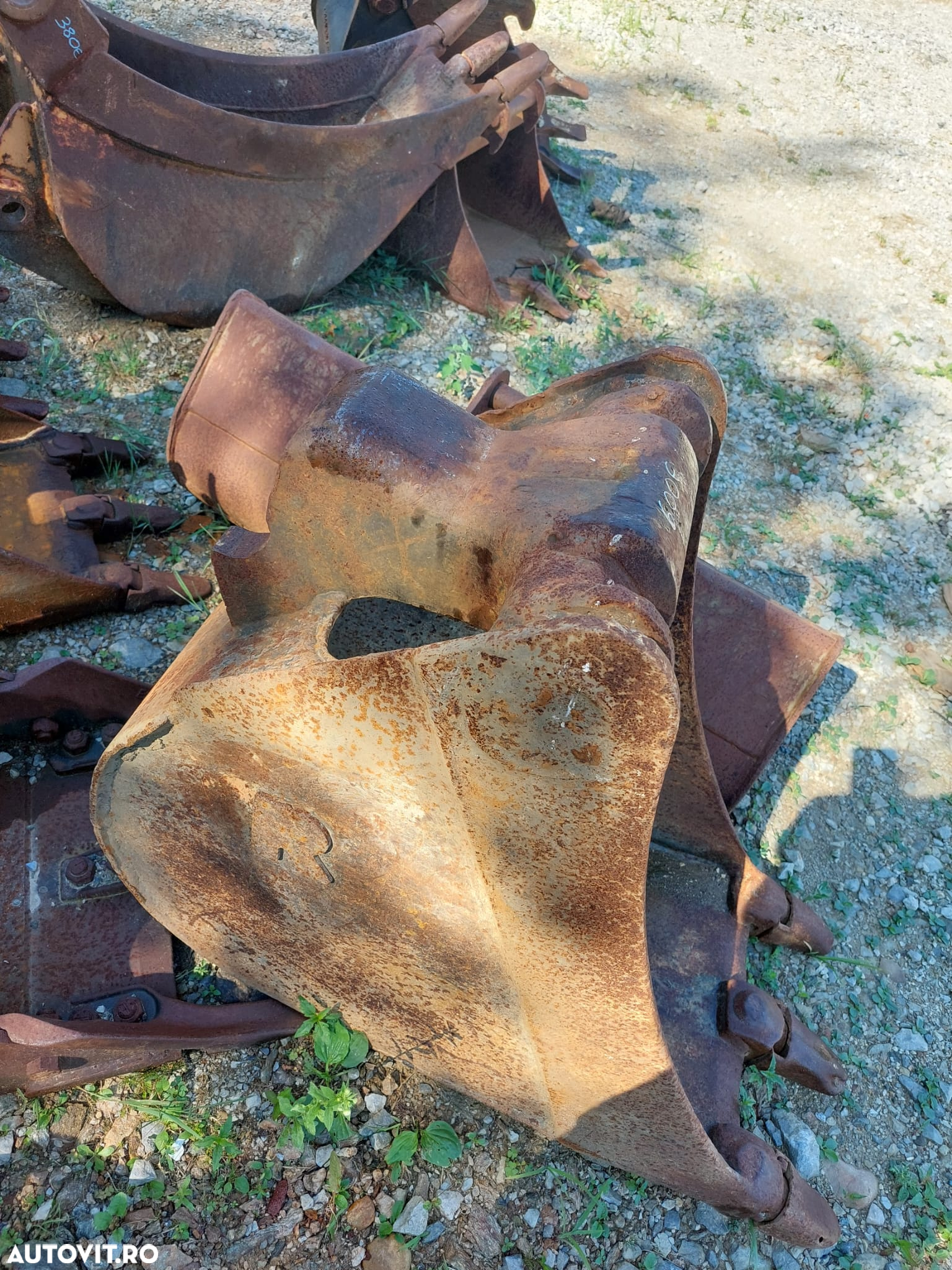 Cupa Sapat Miniexcavator de 5-8 Tone - 2