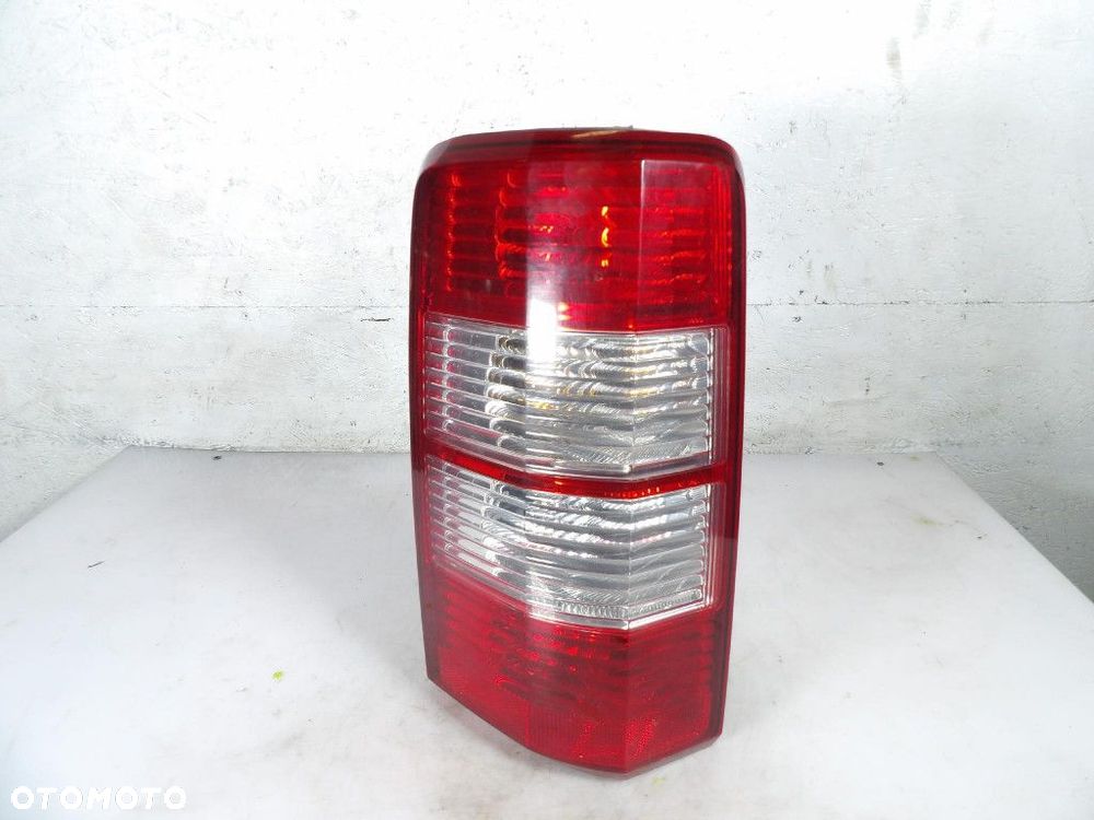 DODGE NITRO LAMPA TYŁ LEWA 55157161AE - 1