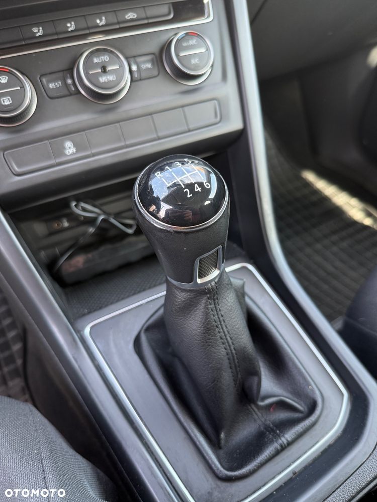 Volkswagen Touran - 19