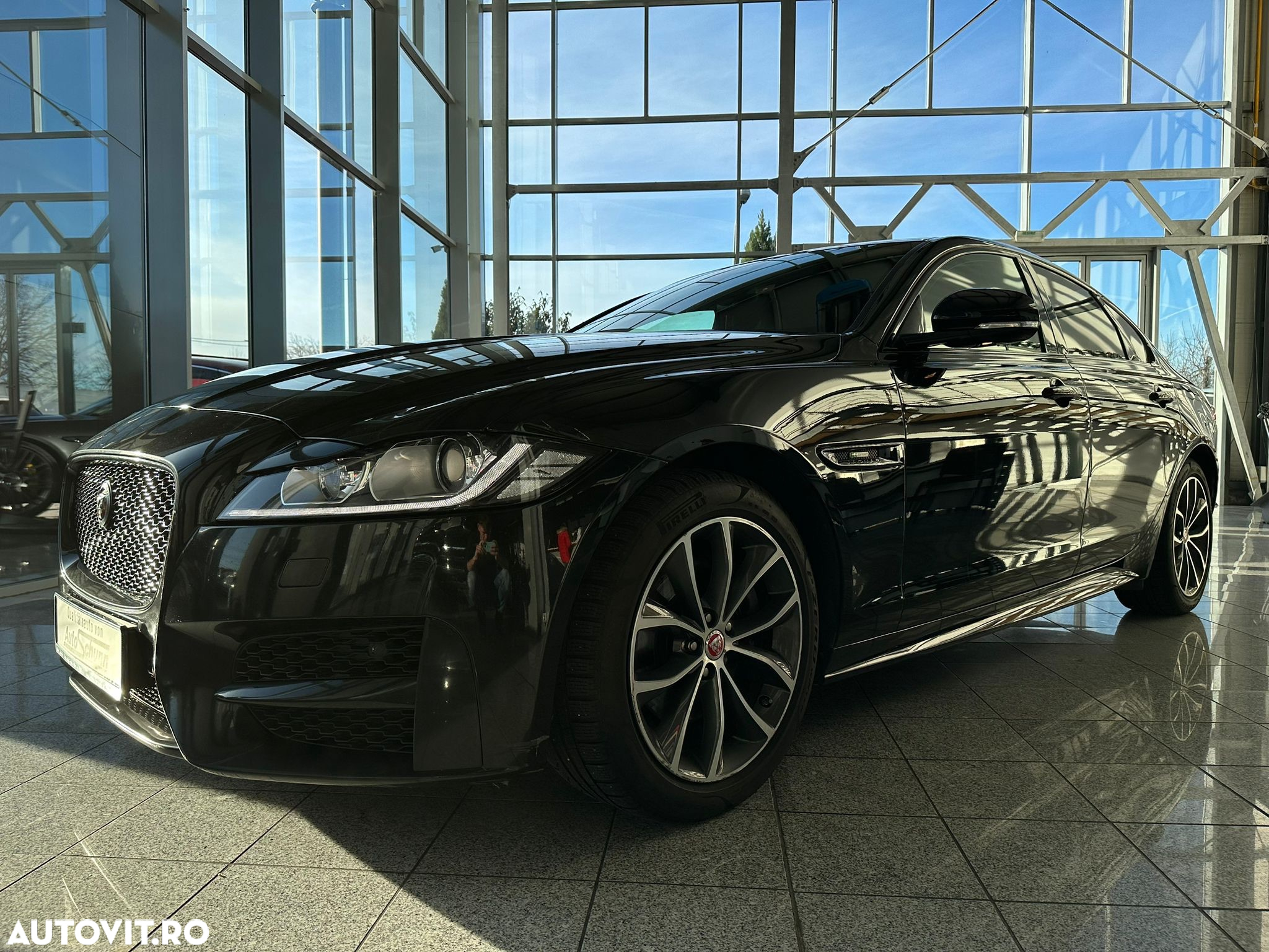 Jaguar XF 20d RWD R-Sport - 2