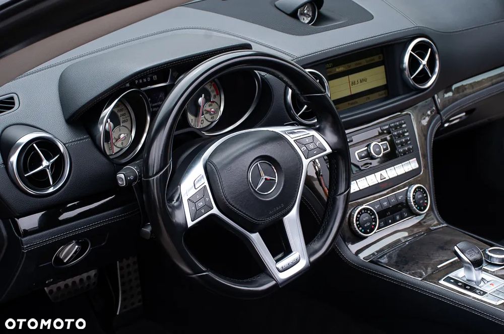 Mercedes-Benz SL - 21