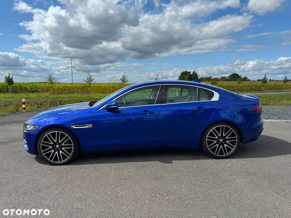 Jaguar XE 25t Prestige - 15