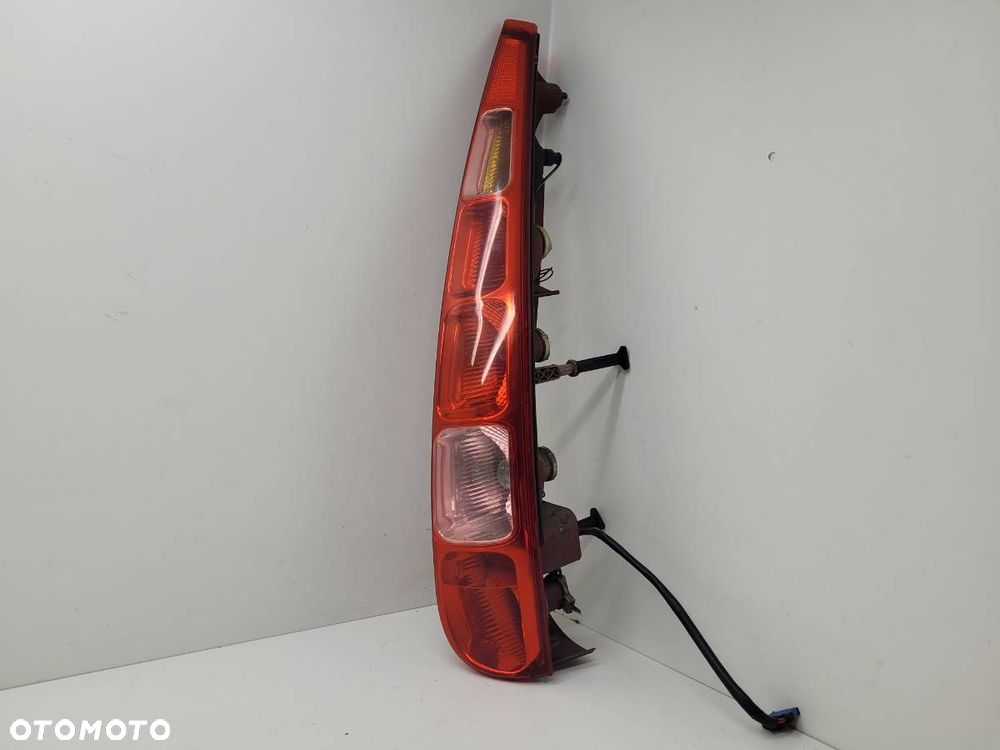 LAMPA TYL PRAWA CITROEN C8 I 2004 EUROPA - 1