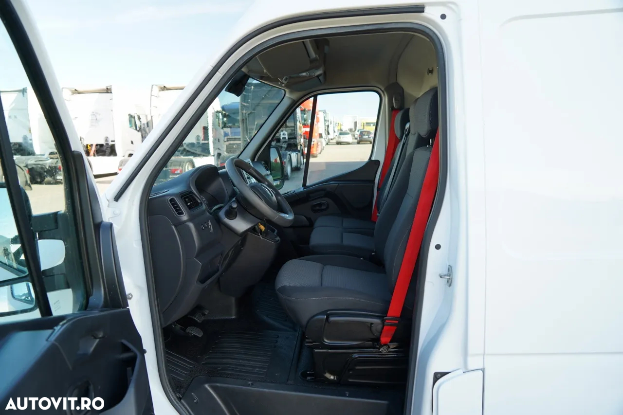 Renault MASTER / BLASZAK / PANEL / MANUAL / CARCASĂ DE REMORCARE / 2022 - 25