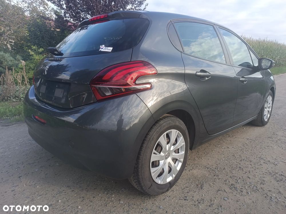 Peugeot 208 - 33