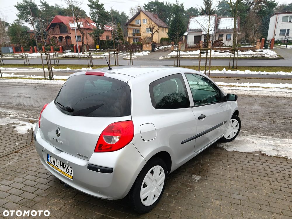 Renault Clio 1.2 16V 75 Expression - 9