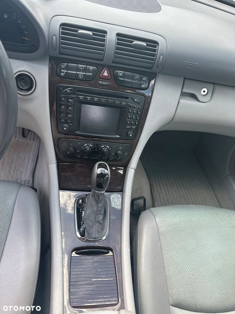 Mercedes-Benz Klasa C 240 4Matic Avantgarde - 23
