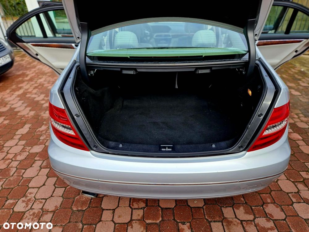 Mercedes-Benz Klasa C 250 CGI Automatik BlueEFFICIENCY - 9