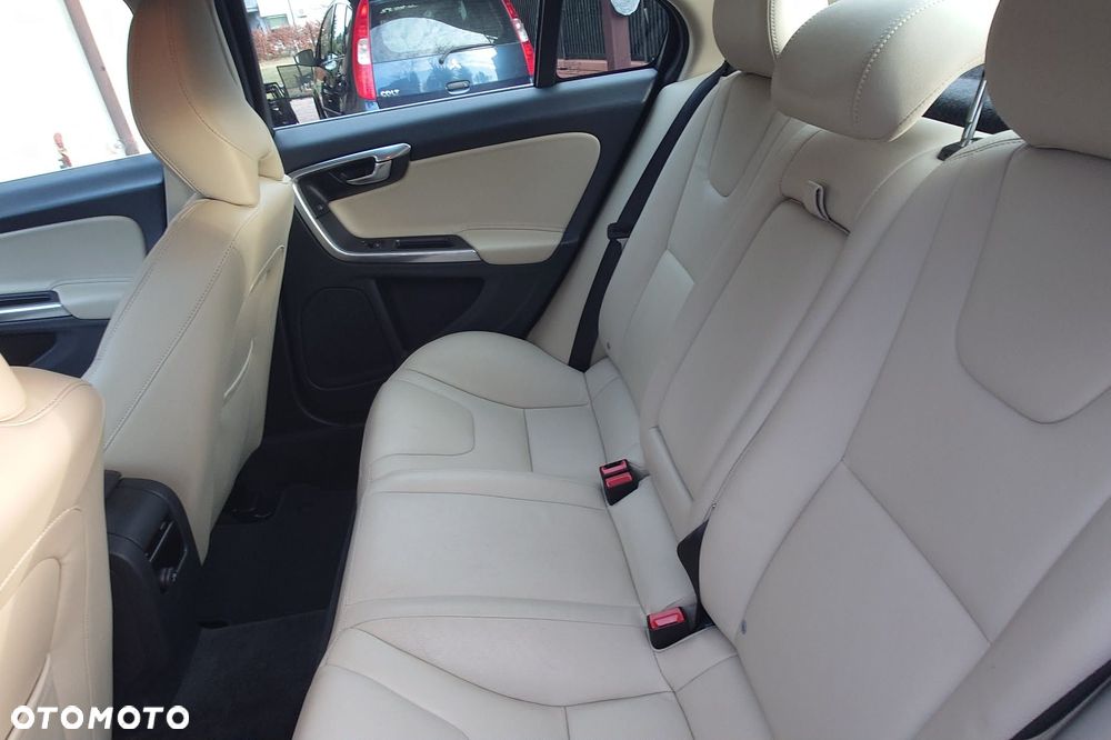 Volvo S60 T3 Drive-E Dynamic Edition (Momentum) - 14