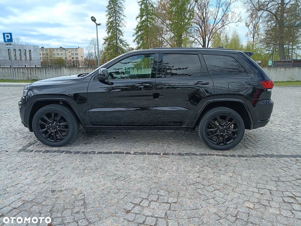 Jeep Grand Cherokee - 12