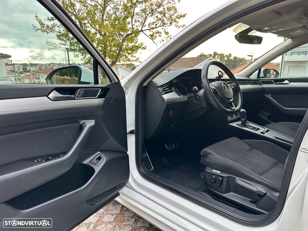 VW Passat Variant 2.0 TDI R-Line - 20