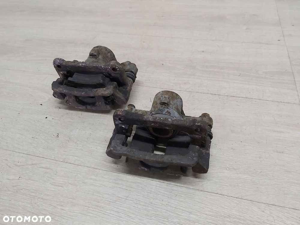 Toyota Corolla E12 zacisk jarzmo lewy tył 275mm - 3