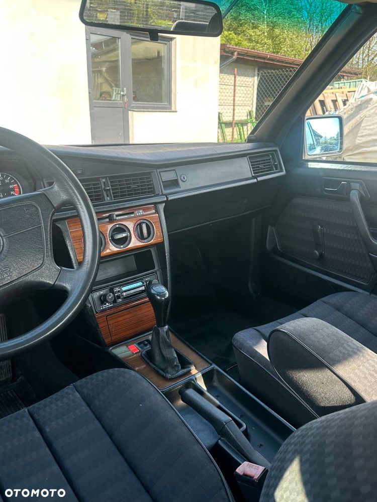 Mercedes-Benz W201 (190) - 11