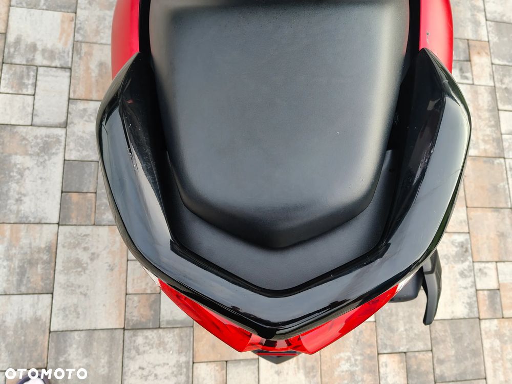 Yamaha NMAX - 10