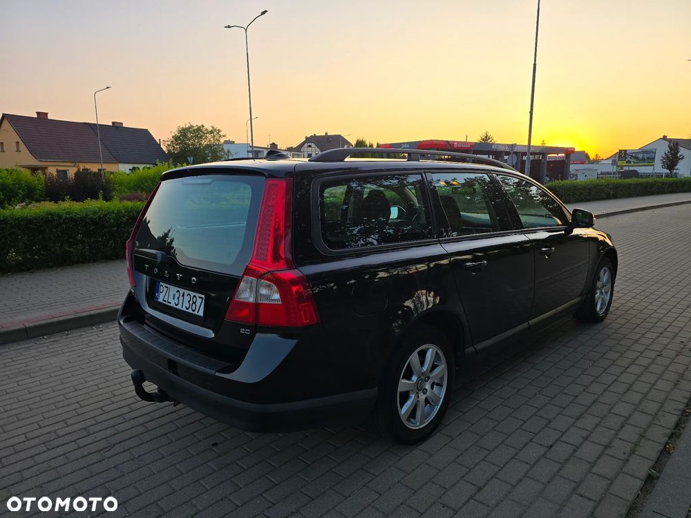 Volvo V70 2.0 Momentum - 4