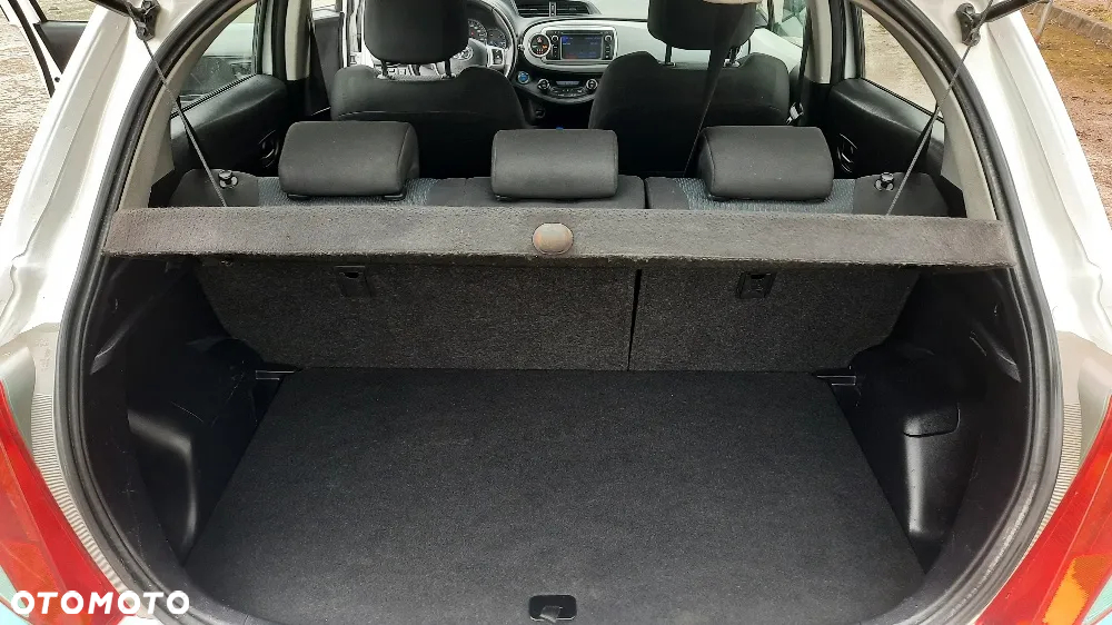 Toyota Yaris Hybrid 100 Dynamic - 18