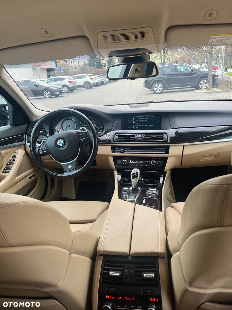 BMW Seria 5 550i Sport-Aut - 13