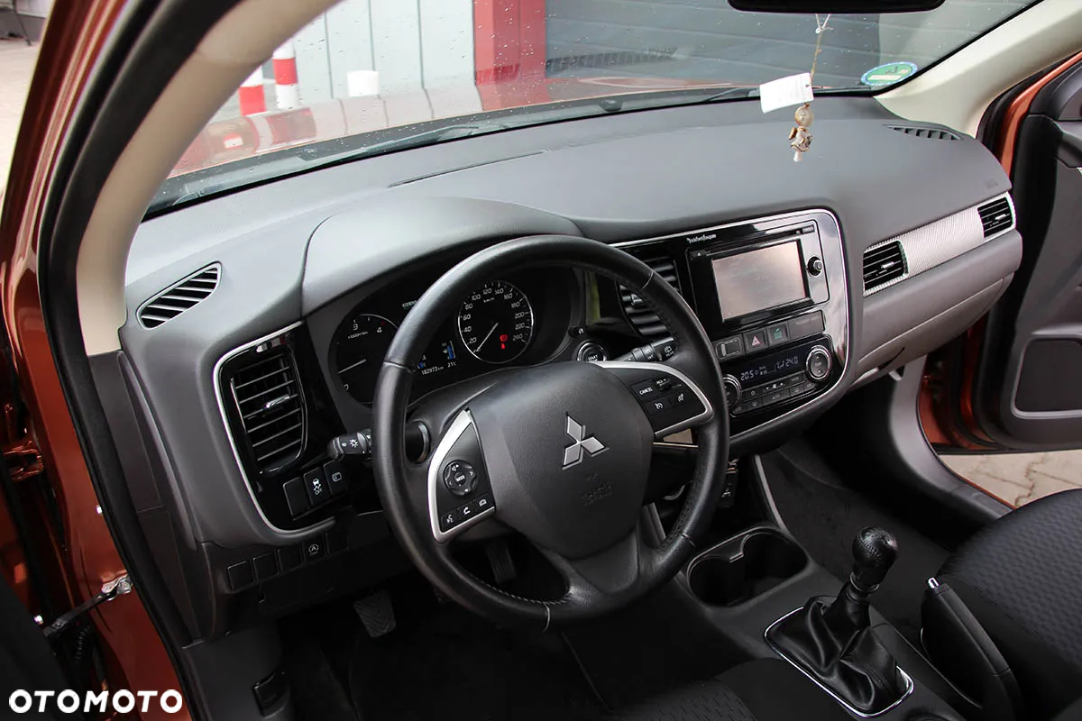 Mitsubishi Outlander 2.2 DID Intense + 4WD - 22