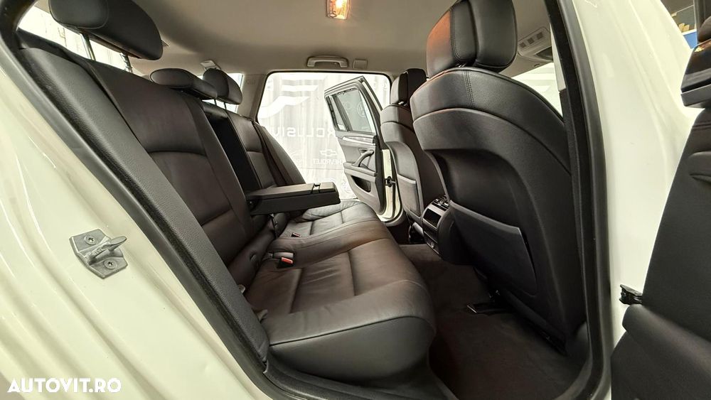 BMW Seria 5 528i Aut. Luxury Line - 9