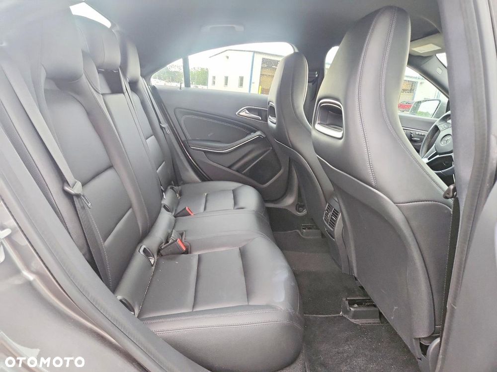 Mercedes-Benz CLA 250 4Matic 7G-DCT - 9