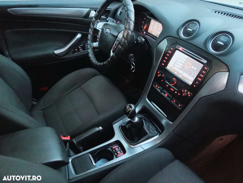 Ford Focus 1.6 TDCI Ghia - 7