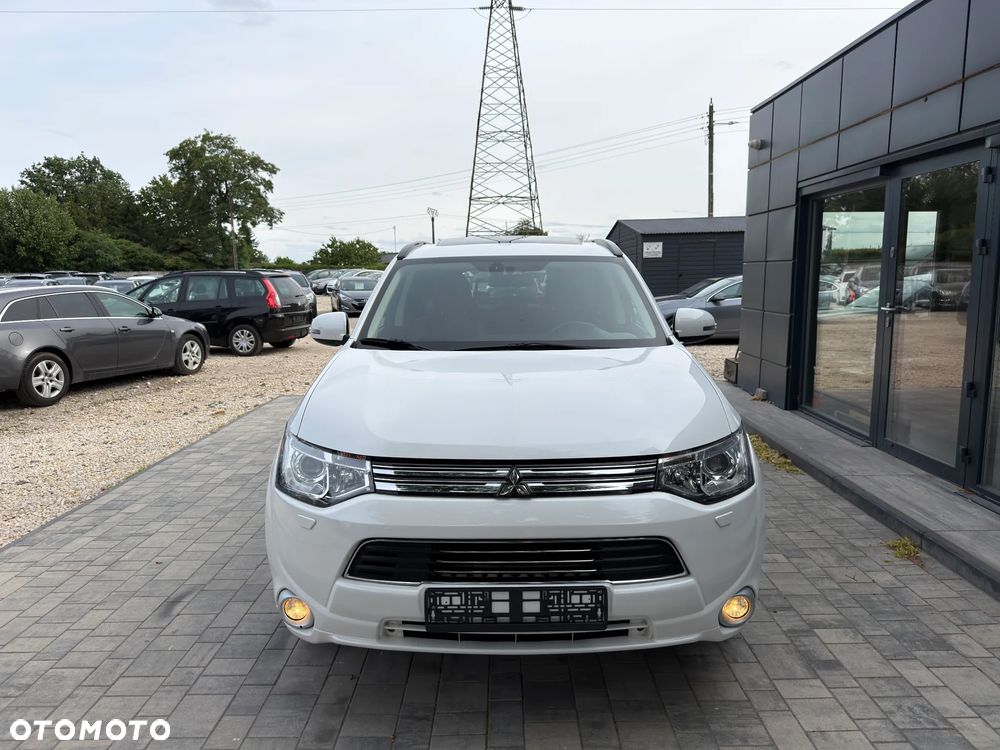 Mitsubishi Outlander Instyle NAVI + - 2