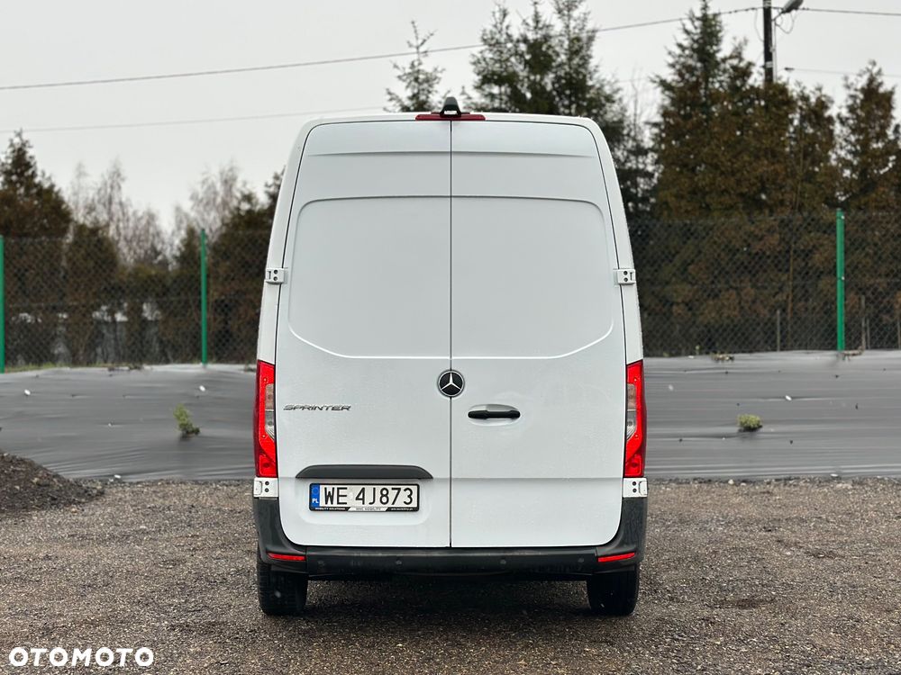 Mercedes-Benz Sprinter - 13