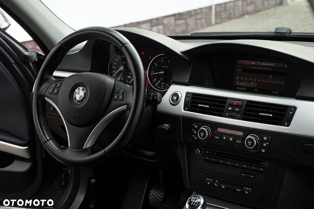 BMW Seria 3 318i Edition Sport - 26
