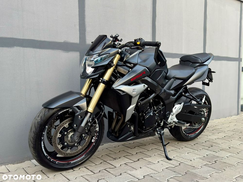 Suzuki GSR - 7
