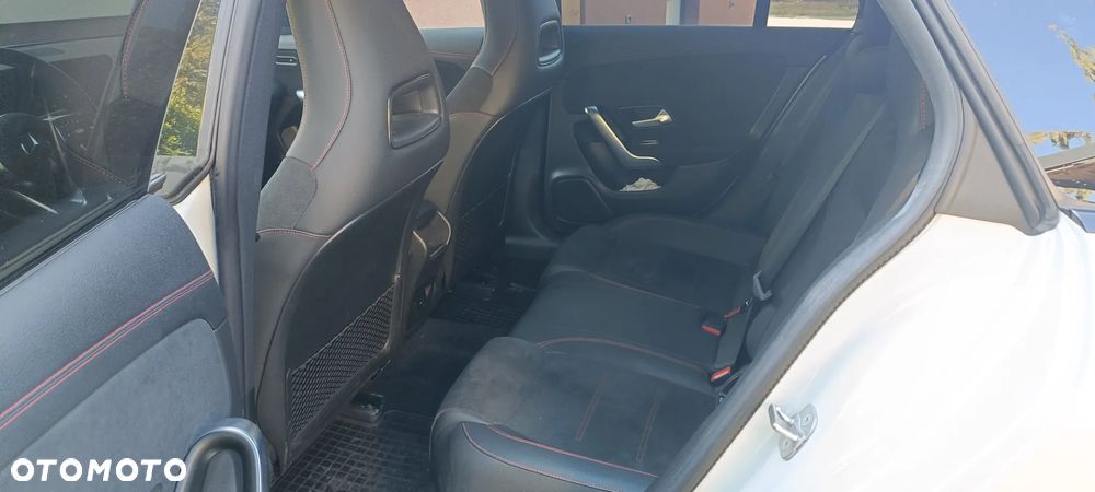 Mercedes-Benz CLA 250 e 8G-DCT AMG Line - 17