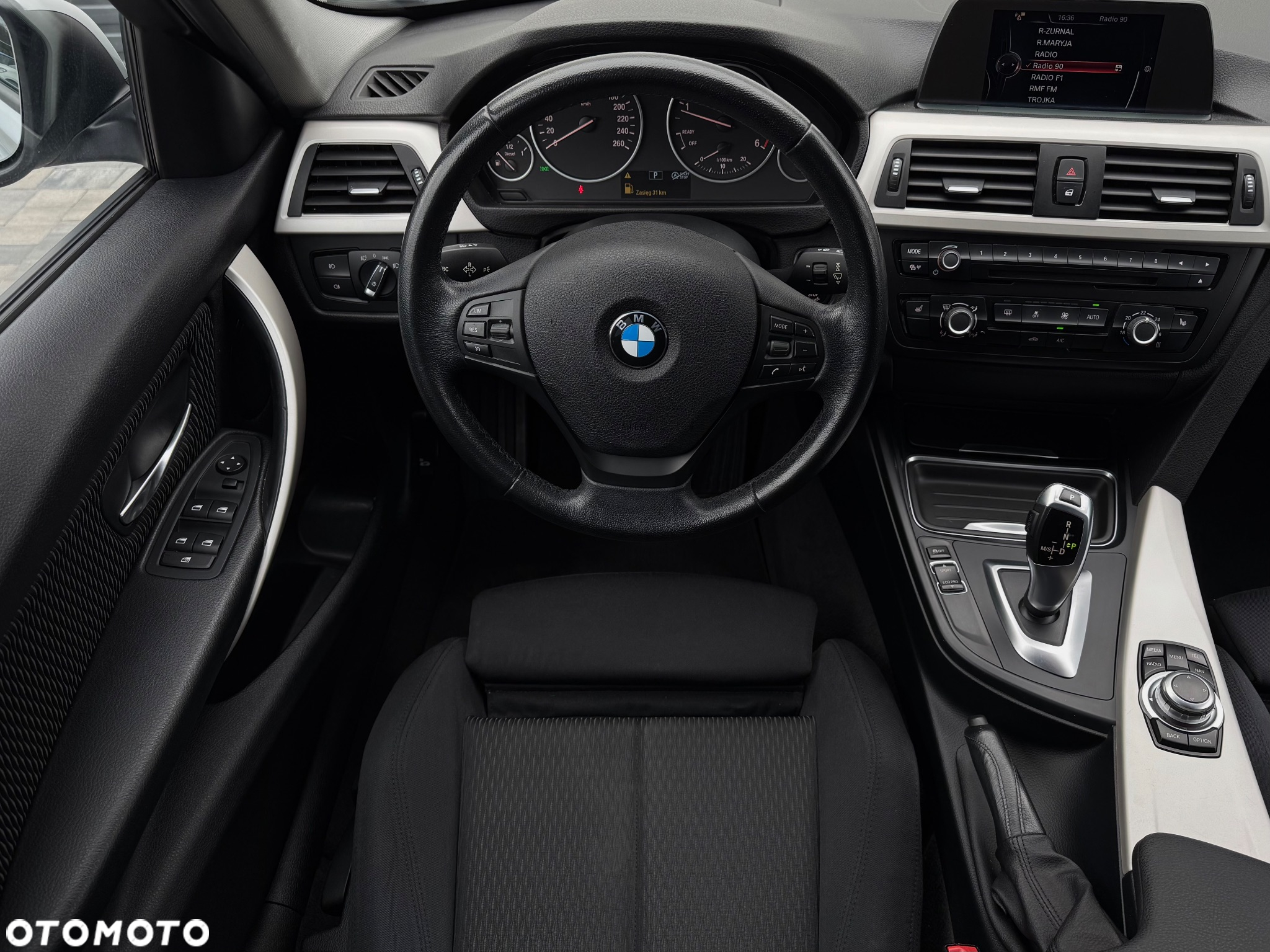BMW Seria 3 318d Touring - 9