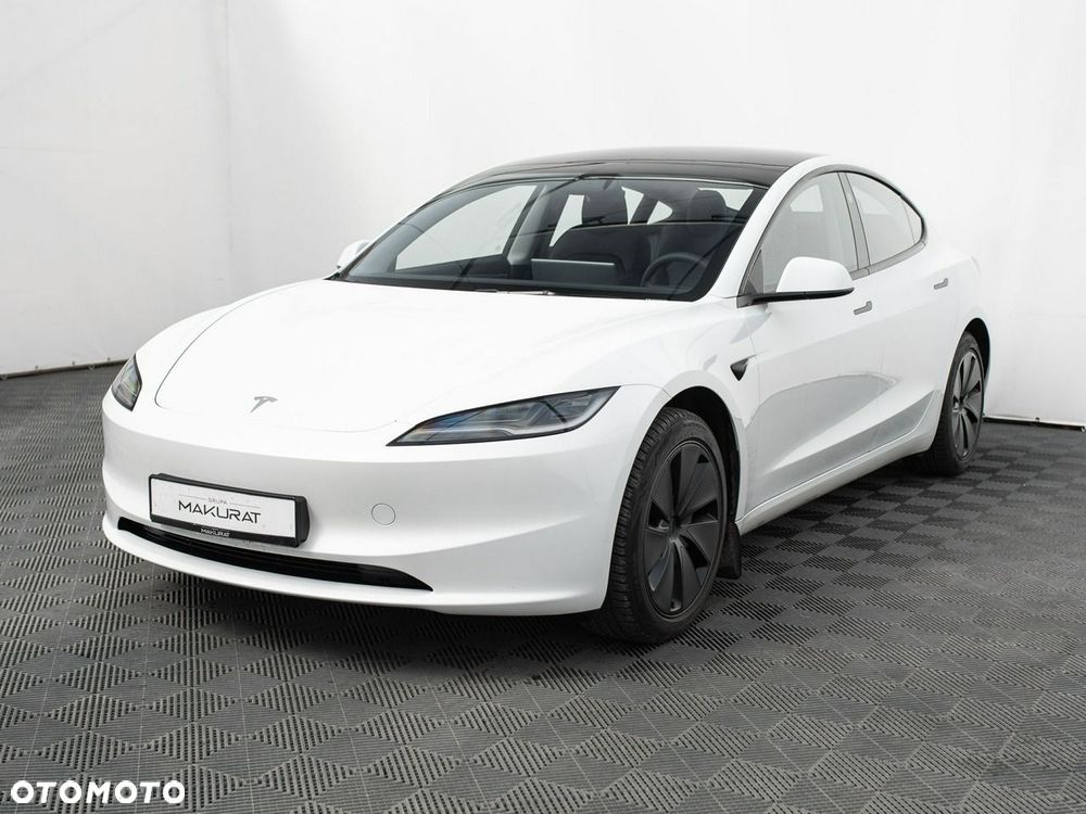 Tesla Model 3 - 3