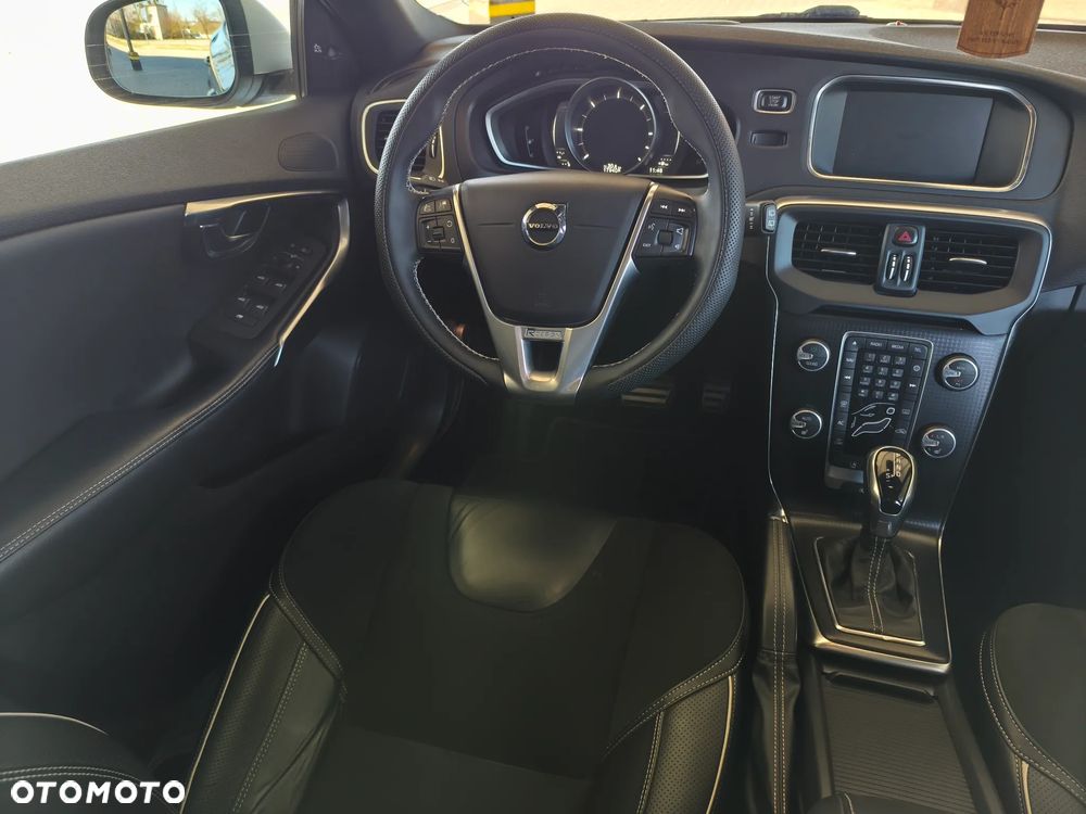 Volvo V40 D3 Geartronic Summum - 29