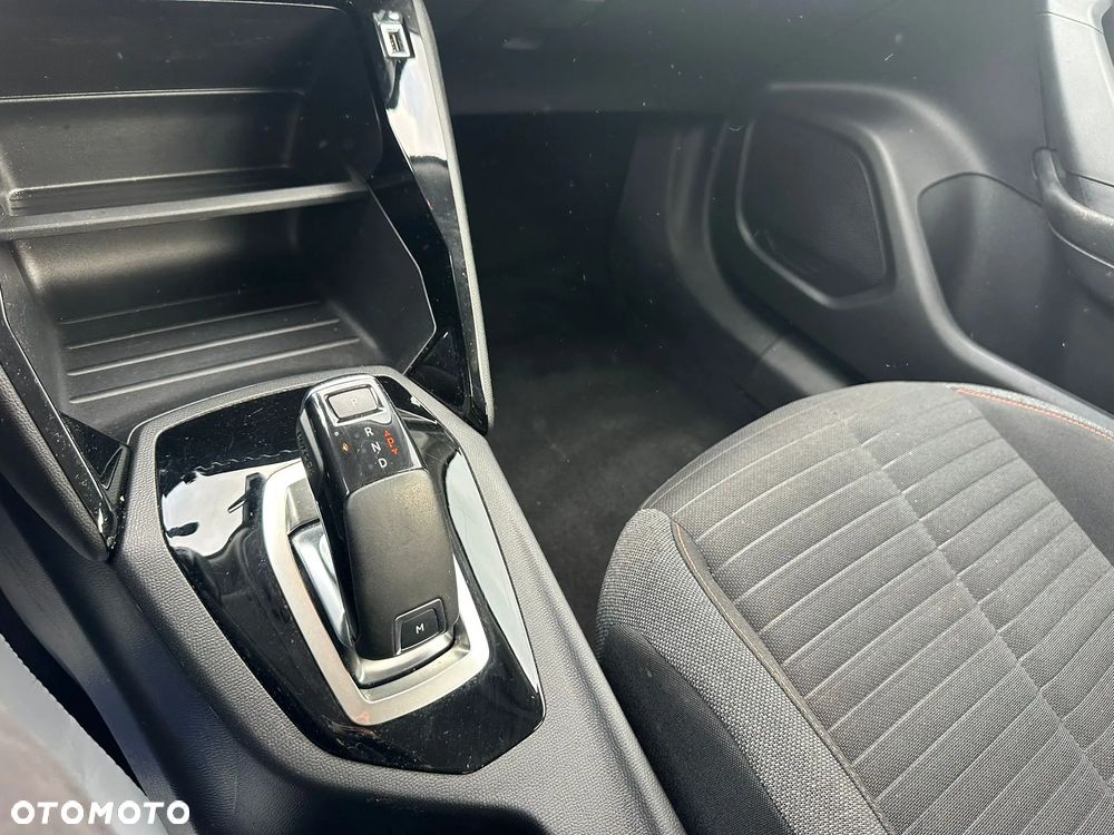 Peugeot 2008 PureTech 130 EAT8 Allure - 17