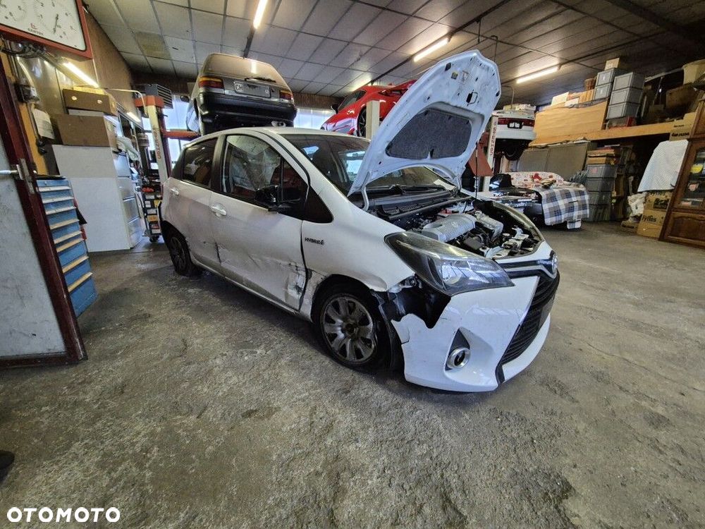 Toyota Yaris Hybrid 100 Life - 4