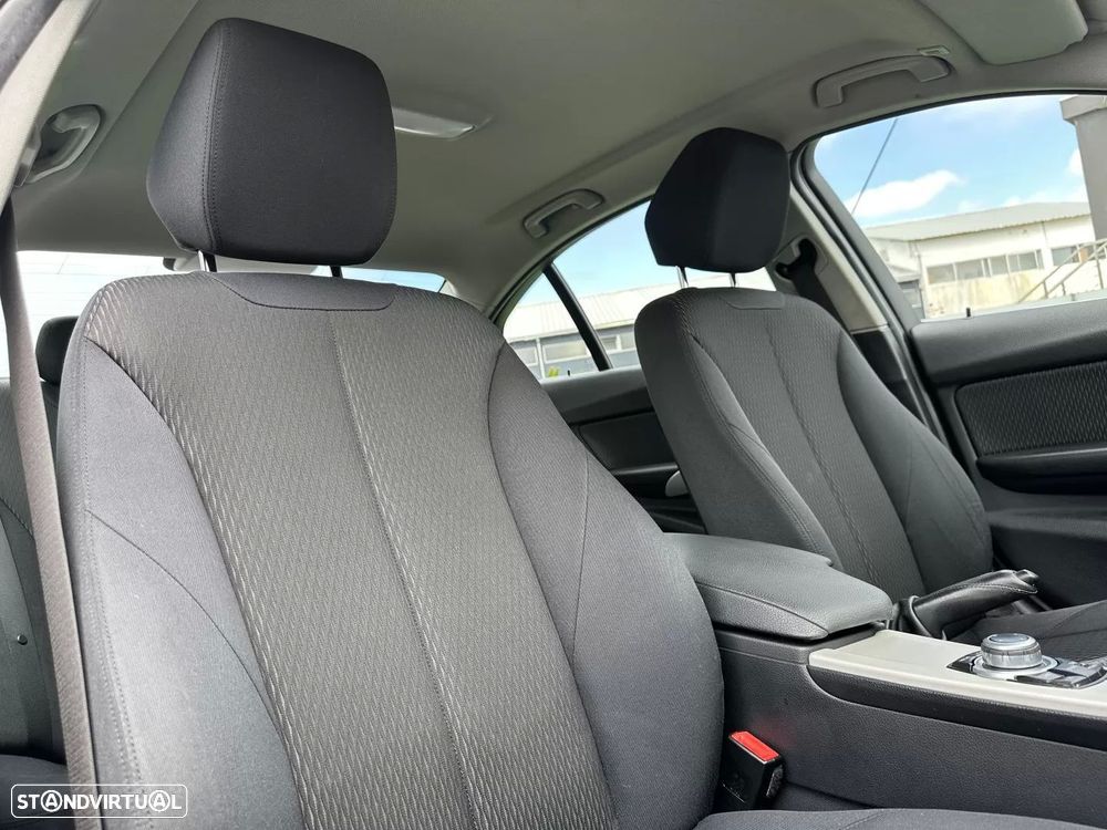 BMW 320 d EfficientDynamics Line Sport - 38