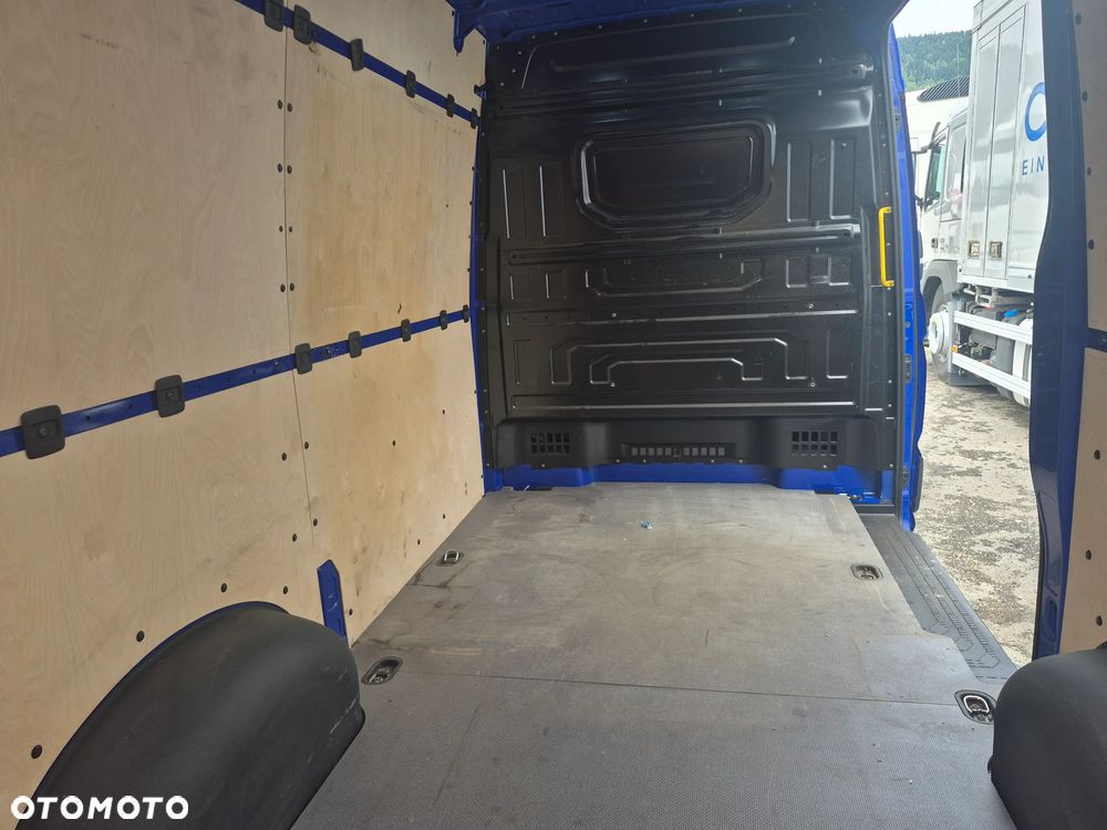 Volkswagen CRAFTER SYN1E BLASZAK - 16