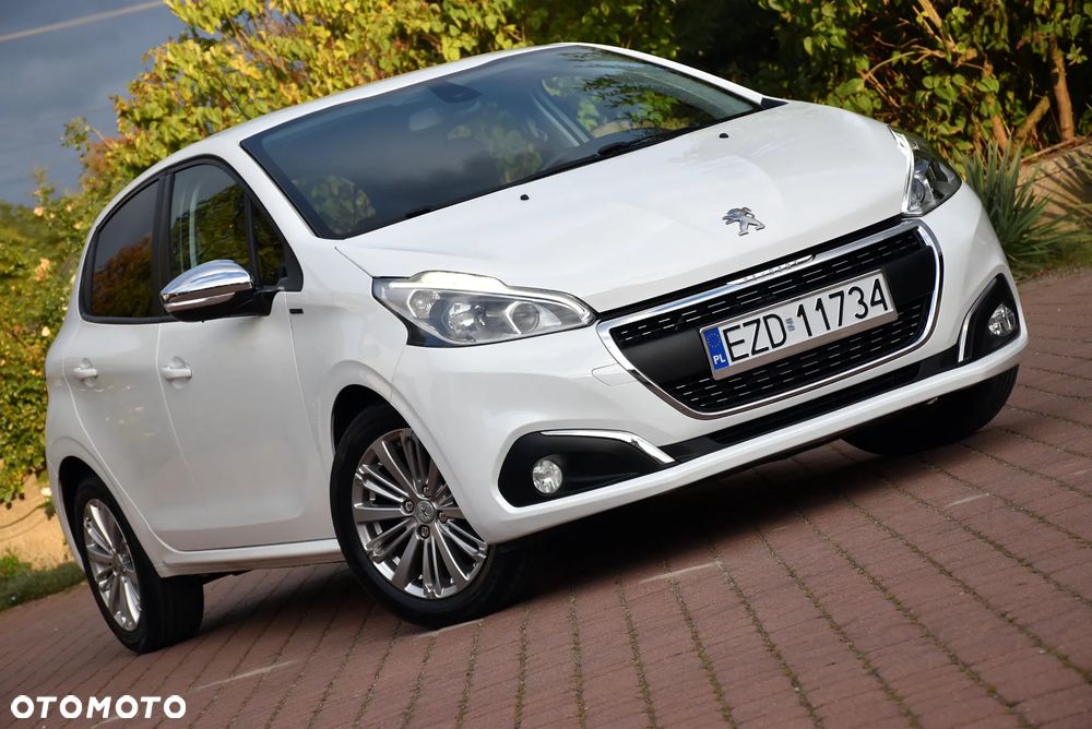 Peugeot 208 - 1