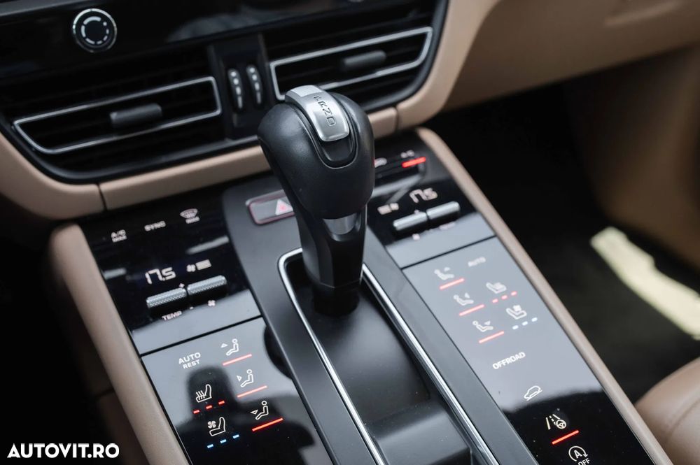 Porsche Macan T - 27