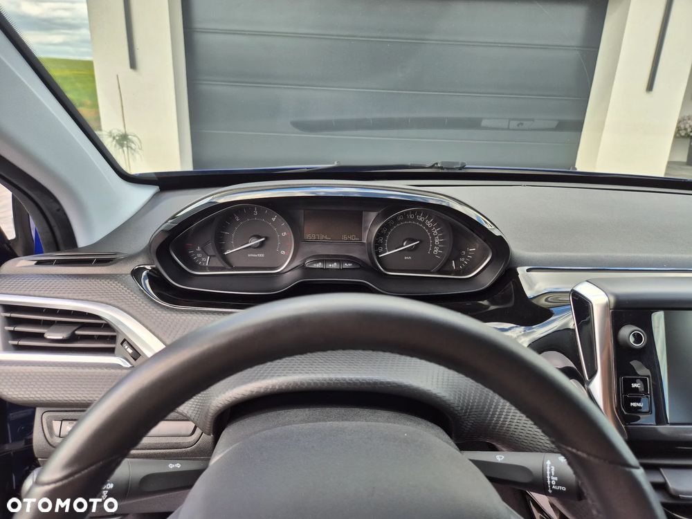 Peugeot 2008 BlueHDi 100 STOP & START Signature - 37