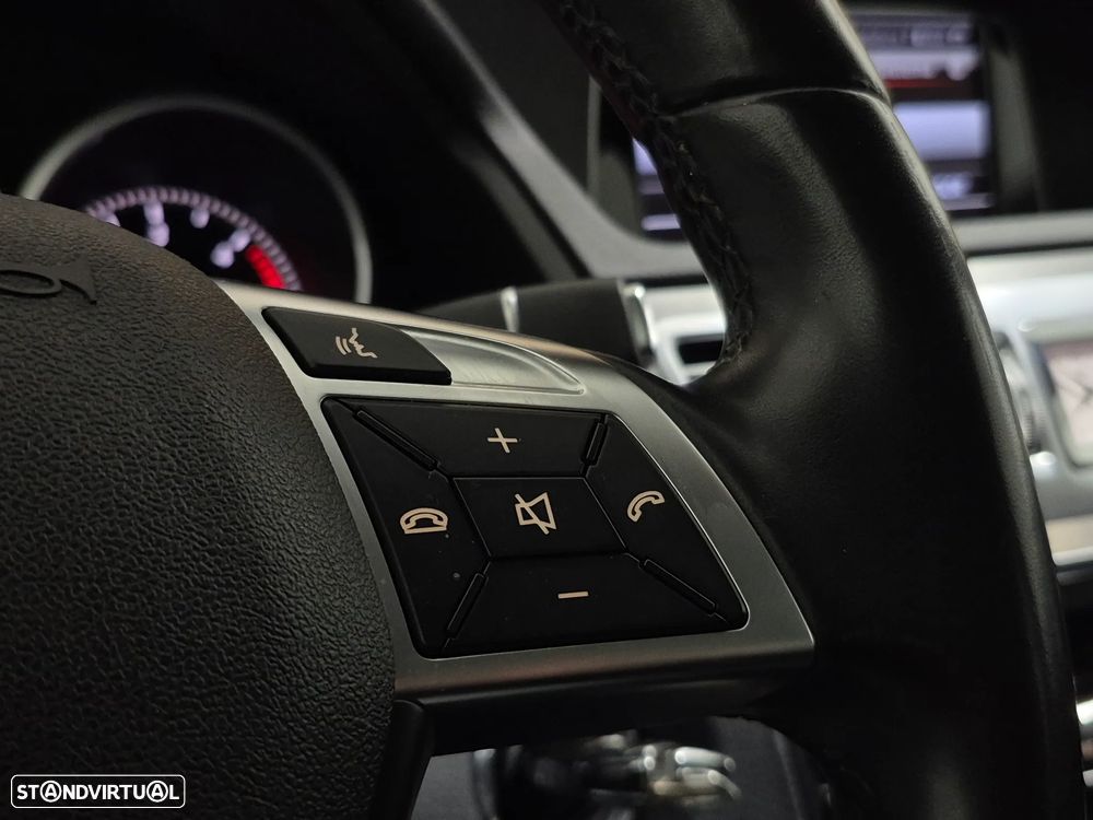 Mercedes-Benz E 300 Bluetec Hybrid Avantgarde - 40