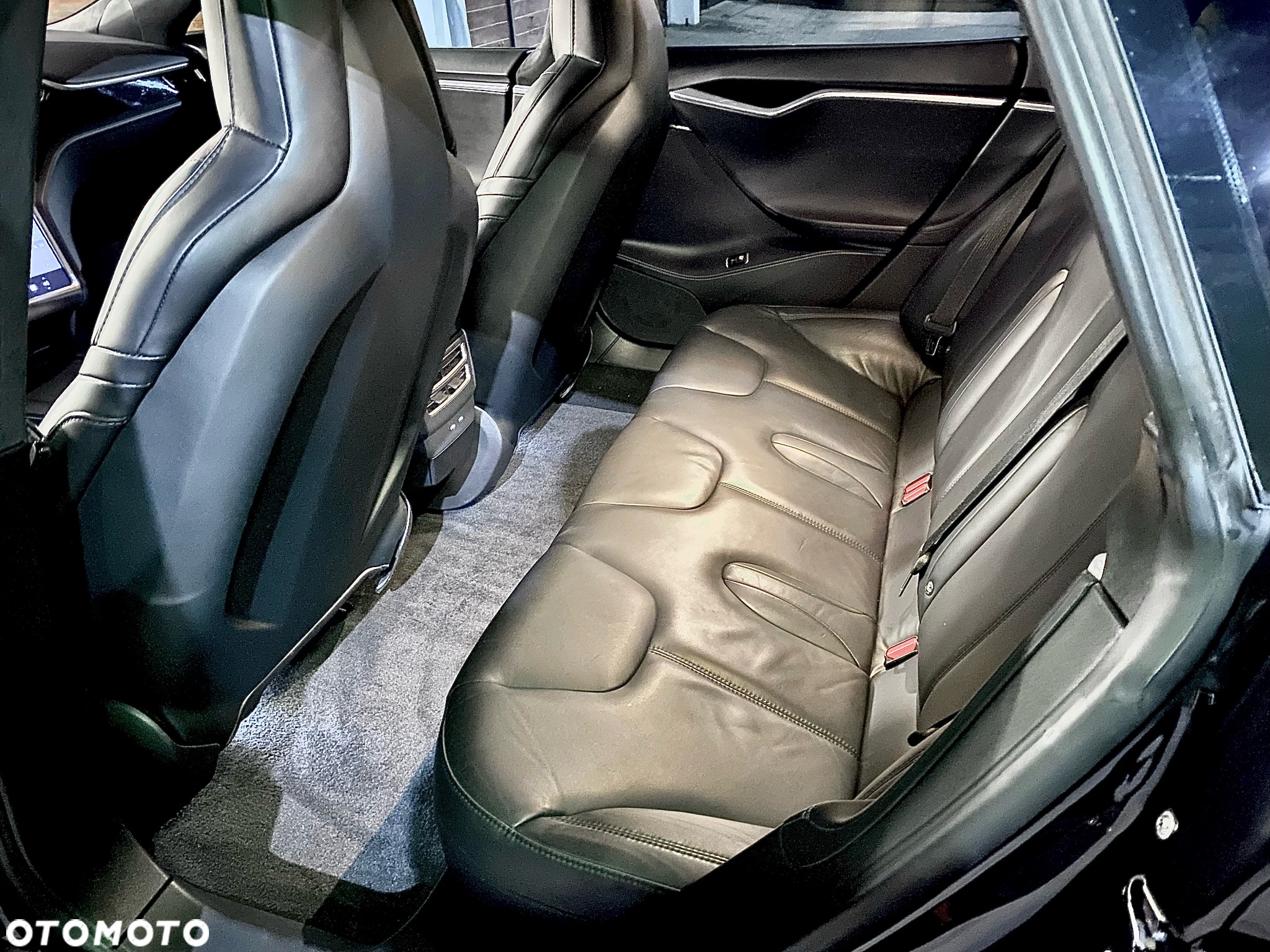 Tesla Model S - 6