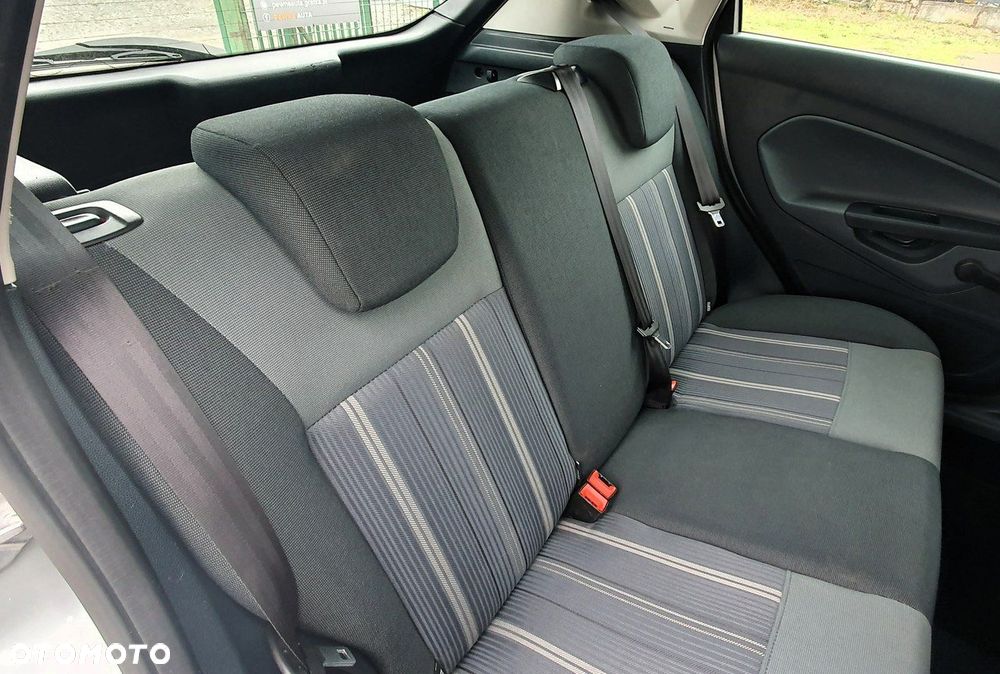 Ford Fiesta - 12