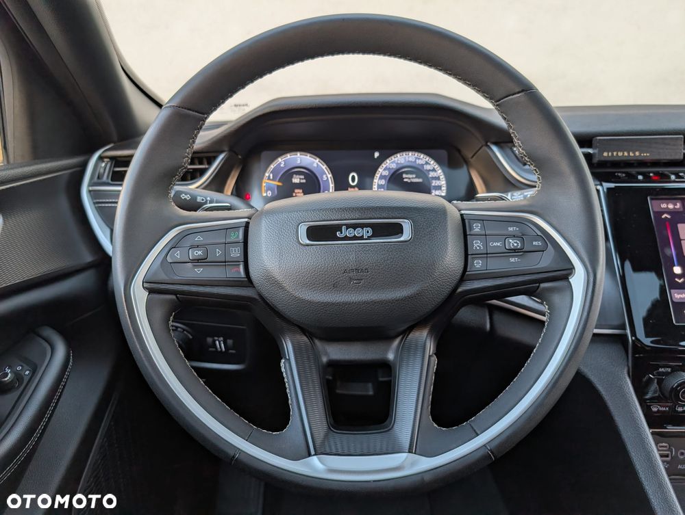 Jeep Grand Cherokee - 12