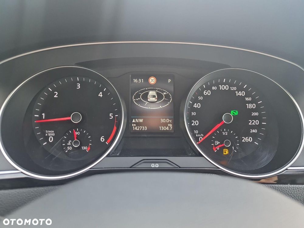 Volkswagen Passat - 17