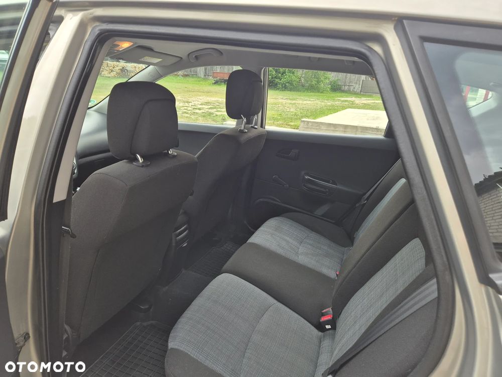 Kia Ceed - 10