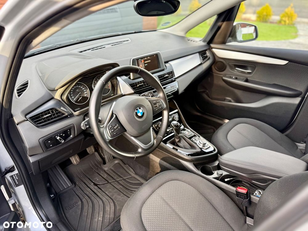 BMW Seria 2 218i - 10