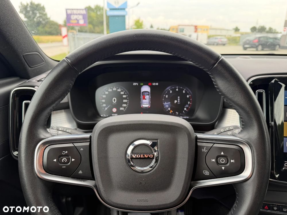 Volvo XC 40 T3 Momentum Pro - 3