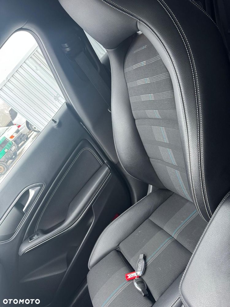 Mercedes-Benz CLA 180 UrbanStyle Edition - 8